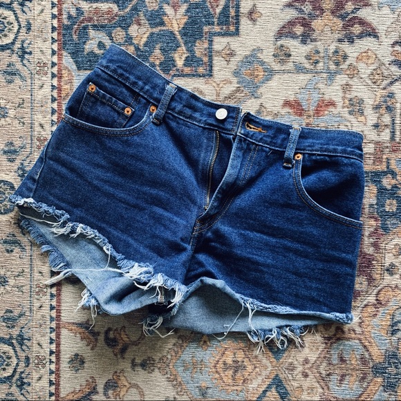 Vintage Levi’s shorts - Picture 3 of 4